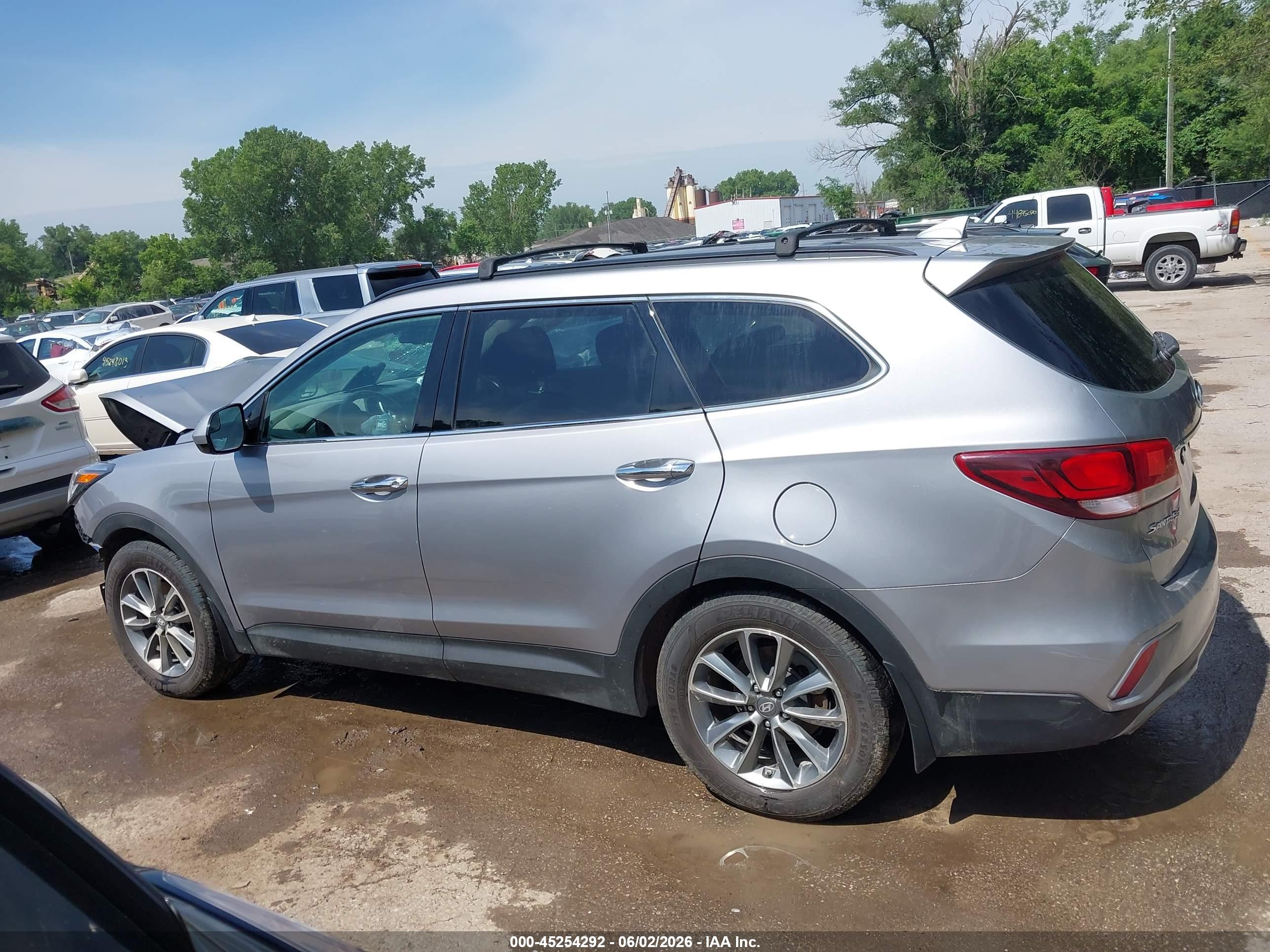 2018 HYUNDAI SANTA FE SE