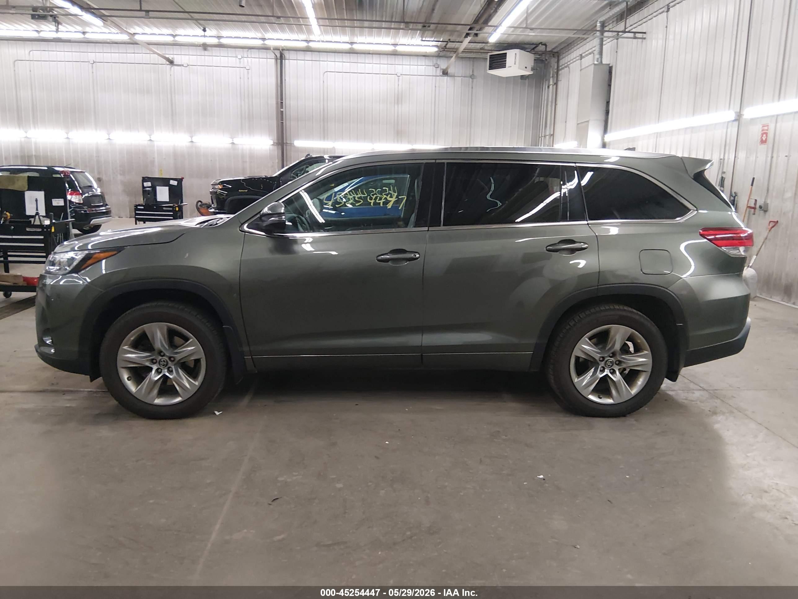 2019 TOYOTA HIGHLANDER LIMITED