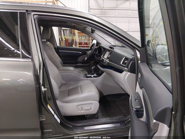 2019 TOYOTA HIGHLANDER LIMITED