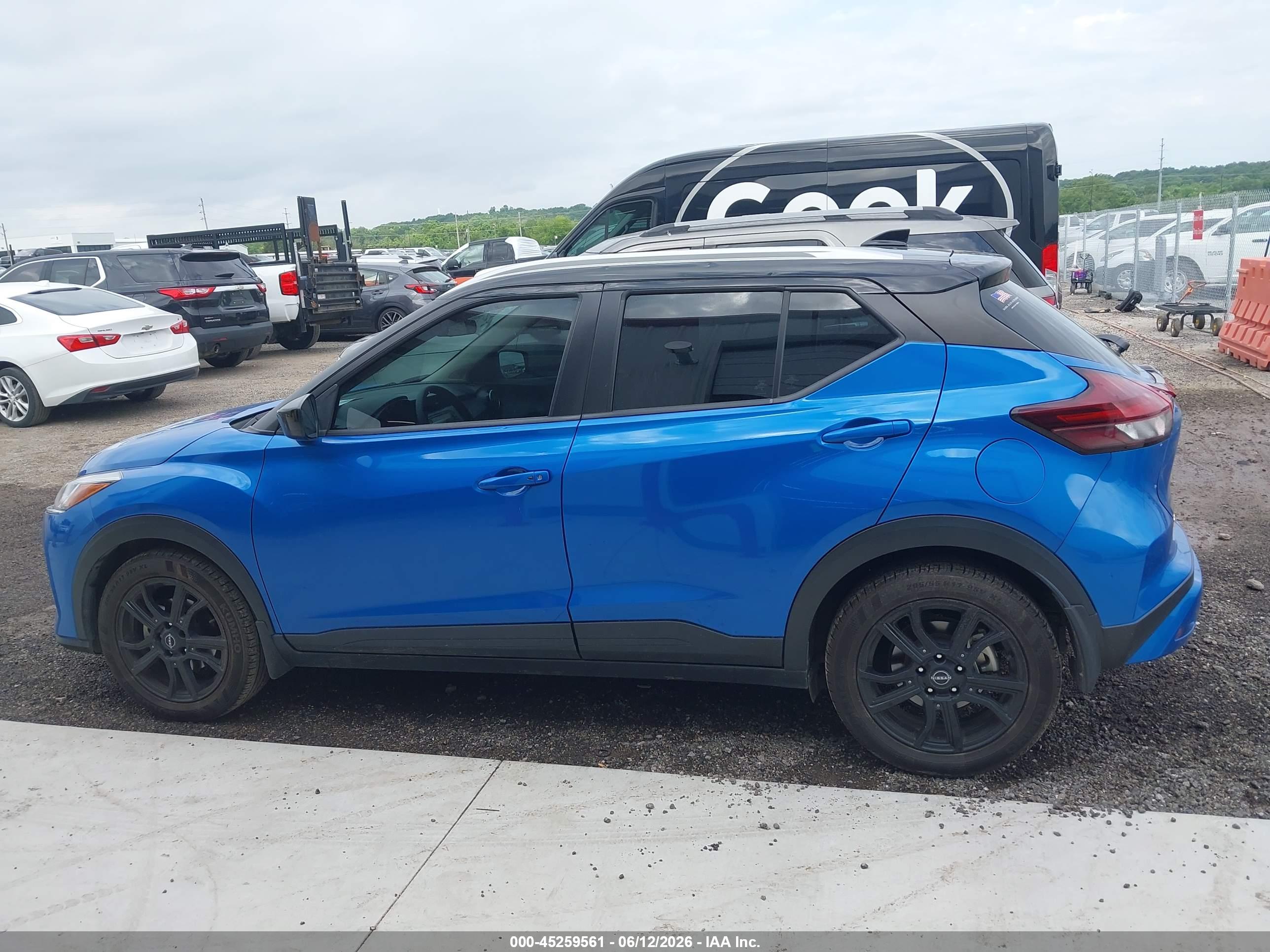 2024 NISSAN KICKS SV XTRONIC CVT