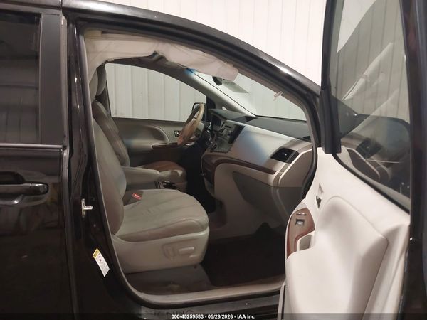 2013 TOYOTA SIENNA XLE V6 8 PASSENGER — I5