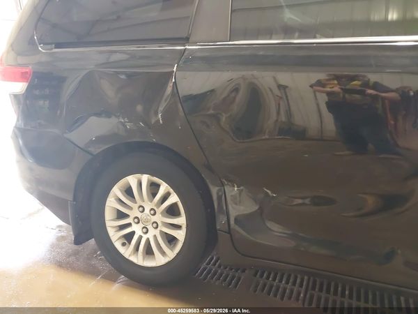 2013 TOYOTA SIENNA XLE V6 8 PASSENGER — I6