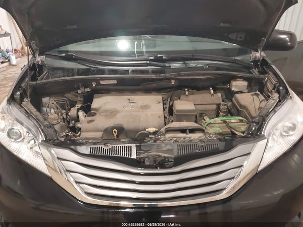 2013 TOYOTA SIENNA XLE V6 8 PASSENGER — I10