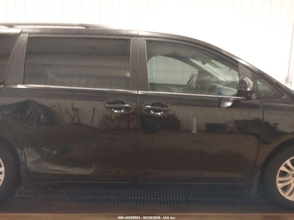 2013 TOYOTA SIENNA XLE V6 8 PASSENGER — I116