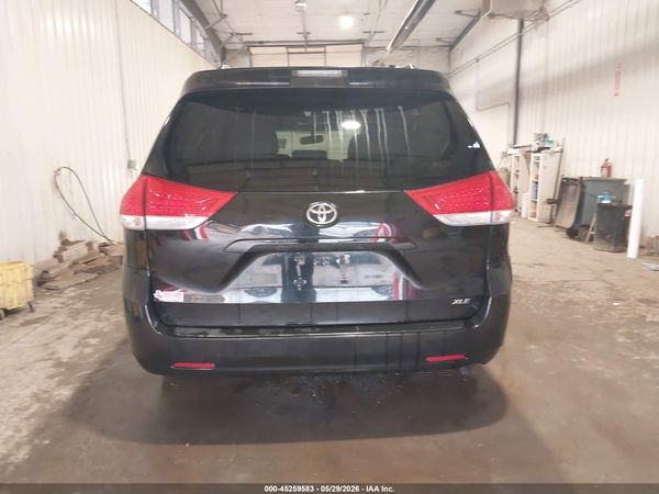 2013 TOYOTA SIENNA XLE V6 8 PASSENGER — I119
