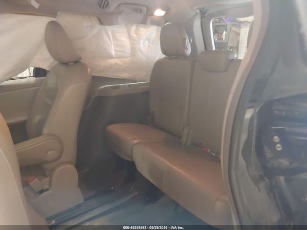2013 TOYOTA SIENNA XLE V6 8 PASSENGER — I153