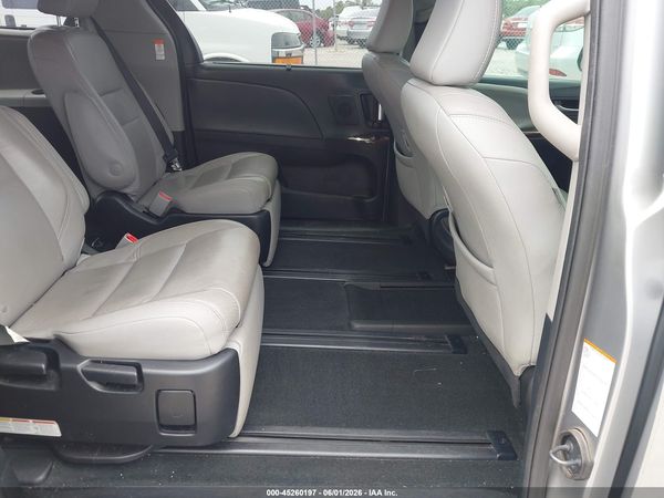 2018 TOYOTA SIENNA LIMITED 7 PASSENGER — I8