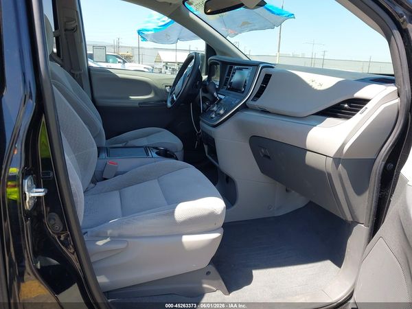 2020 TOYOTA SIENNA LE