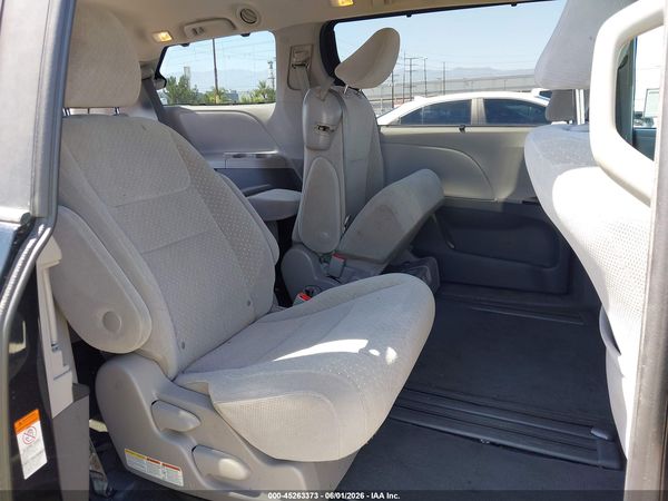 2020 TOYOTA SIENNA LE