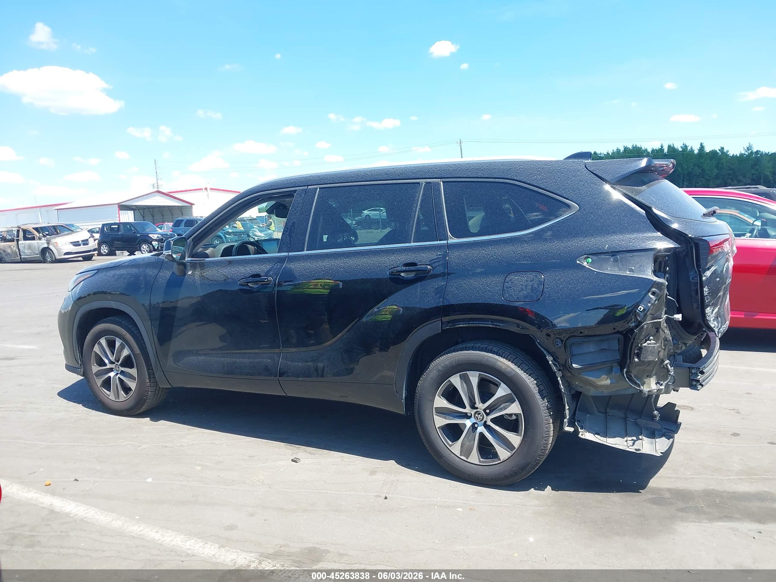 2022 TOYOTA HIGHLANDER XLE