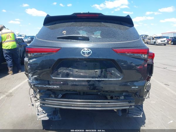 2022 TOYOTA HIGHLANDER XLE