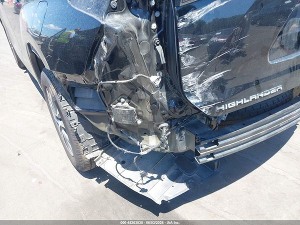 2022 TOYOTA HIGHLANDER XLE