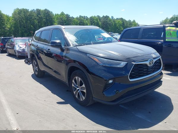 2022 TOYOTA HIGHLANDER XLE