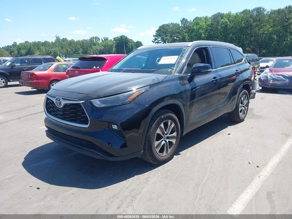 2022 TOYOTA HIGHLANDER XLE
