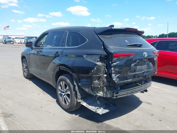 2022 TOYOTA HIGHLANDER XLE