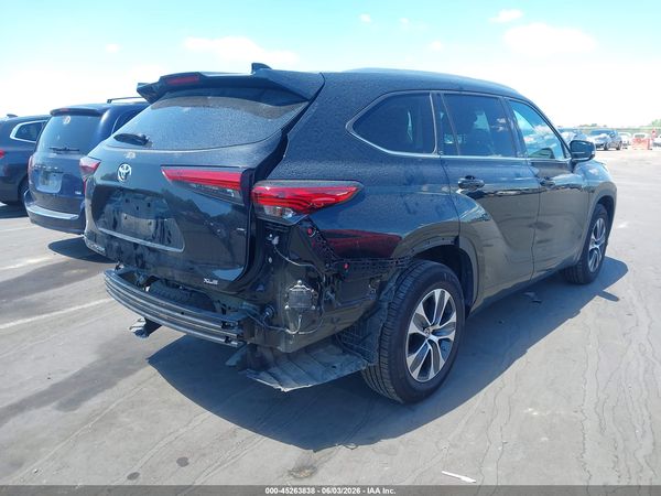 2022 TOYOTA HIGHLANDER XLE
