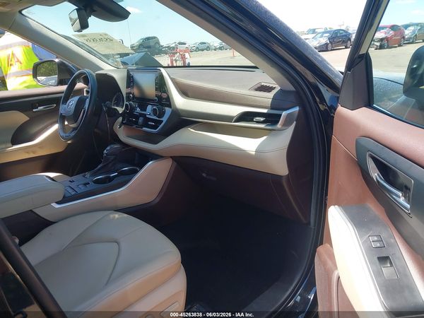 2022 TOYOTA HIGHLANDER XLE