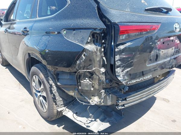 2022 TOYOTA HIGHLANDER XLE