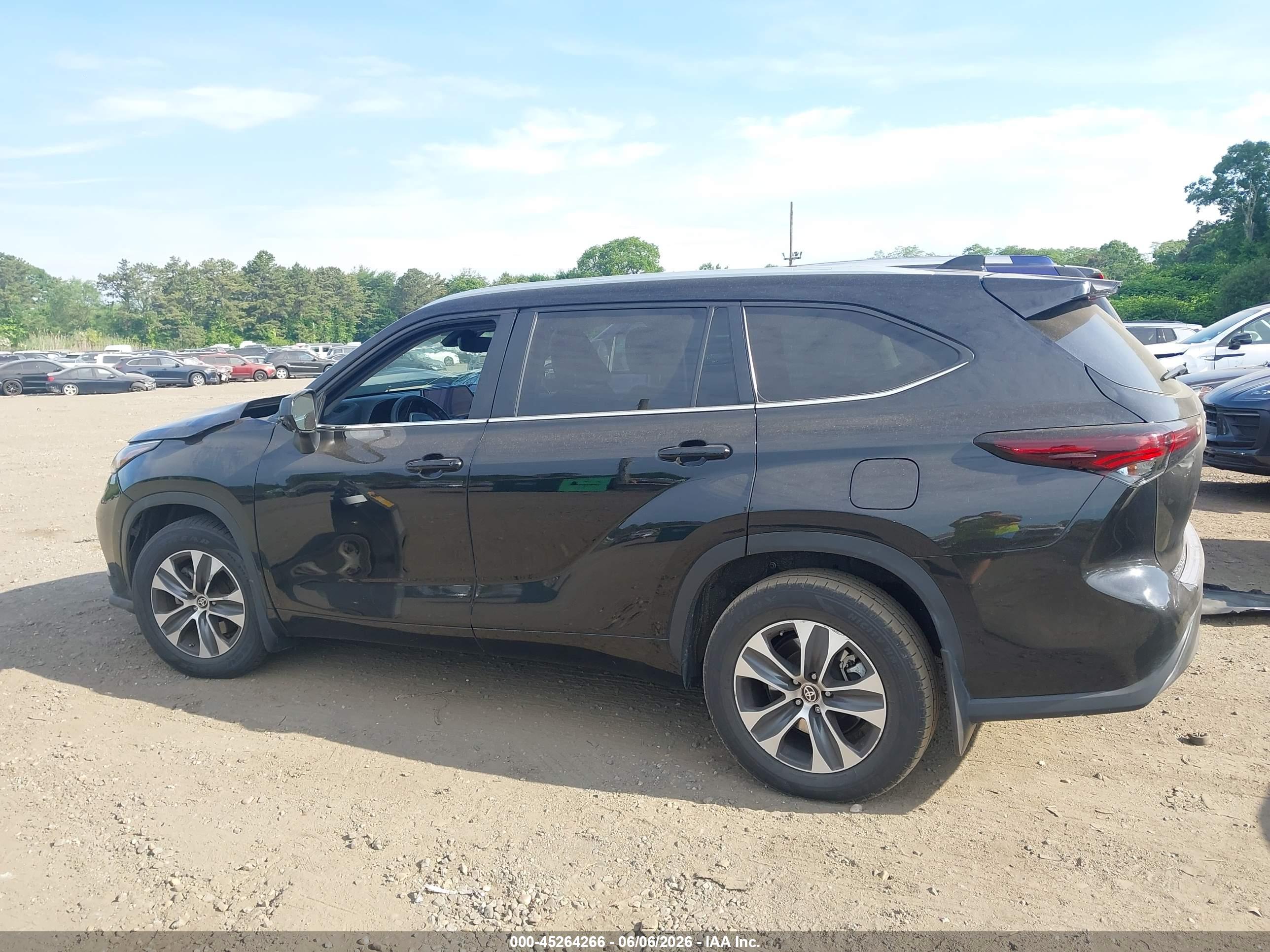 2024 TOYOTA HIGHLANDER XLE