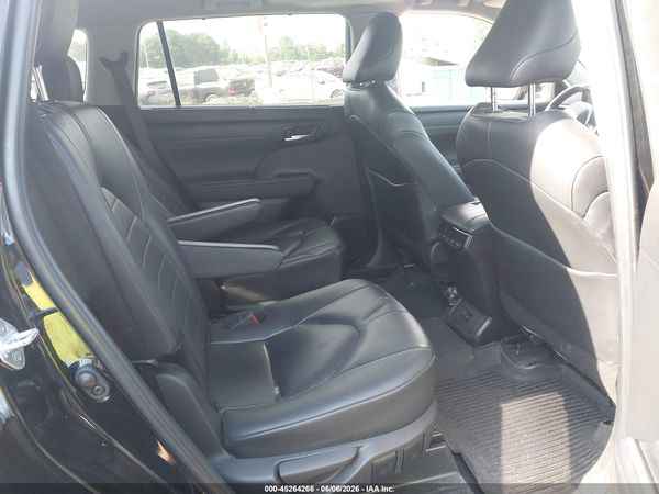 2024 TOYOTA HIGHLANDER XLE