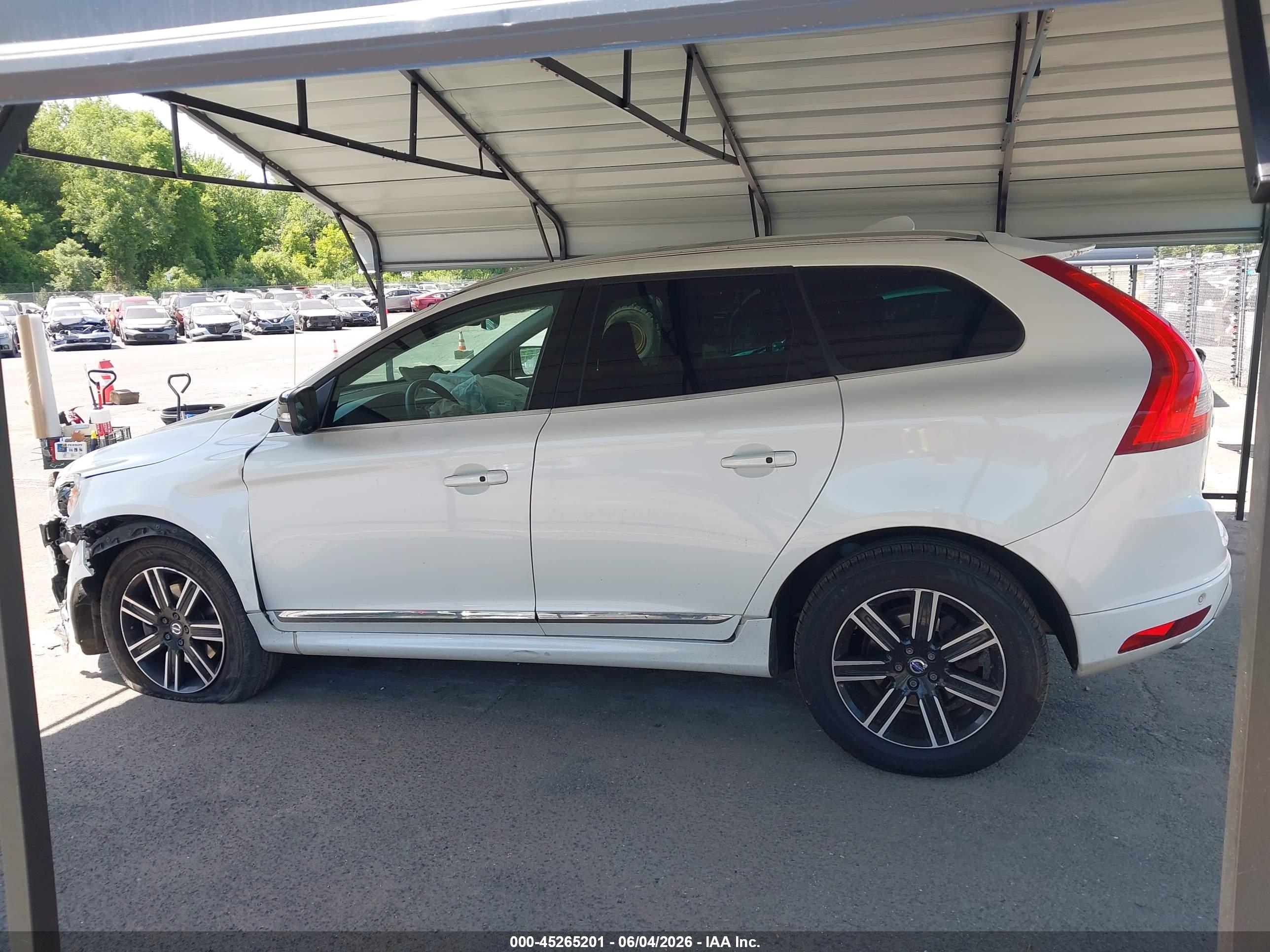 2017 VOLVO XC60 T5 DYNAMIC