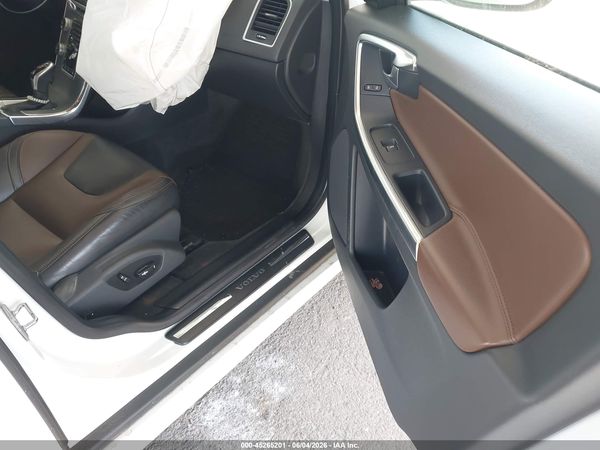 2017 VOLVO XC60 T5 DYNAMIC
