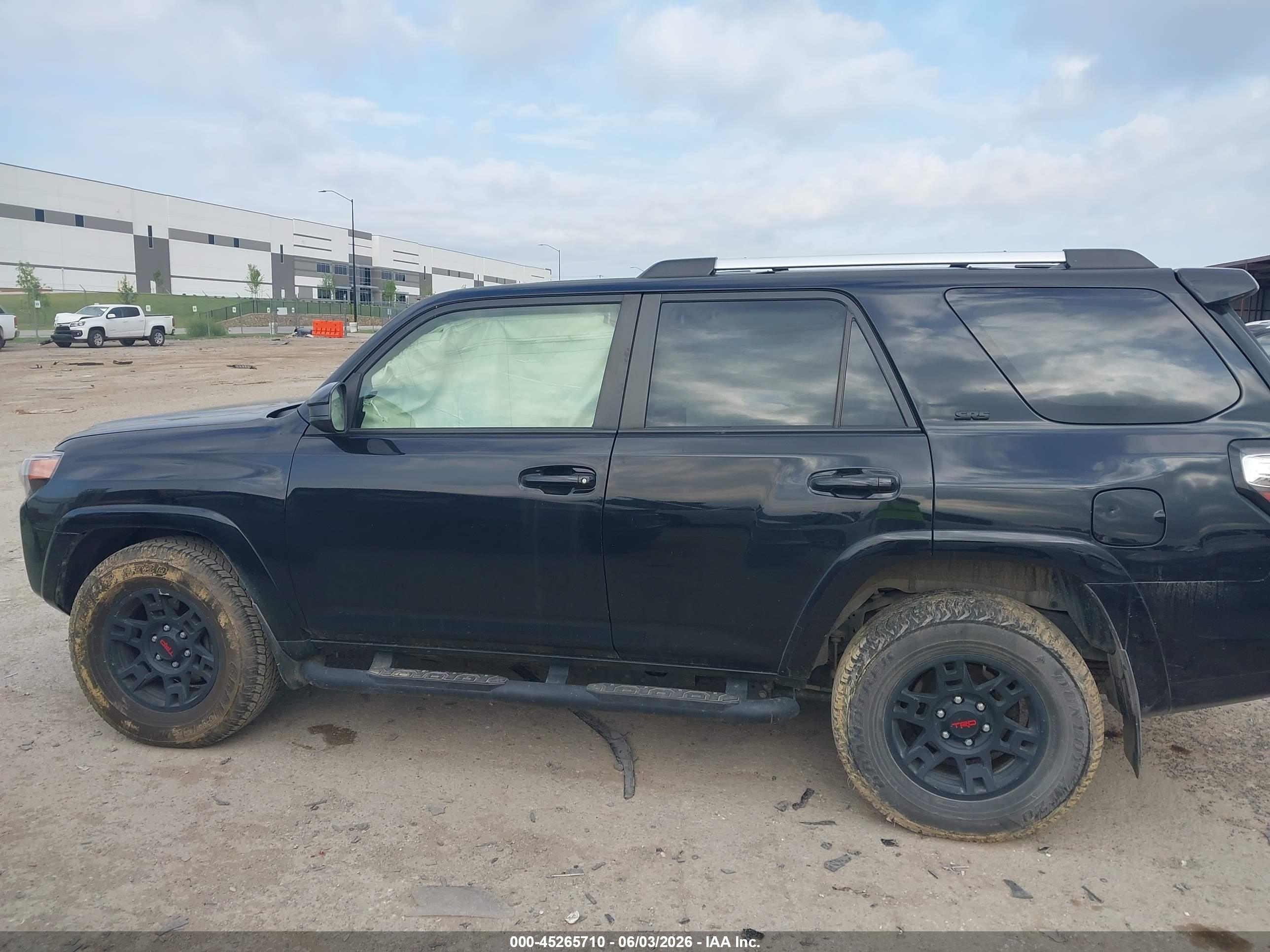 2023 TOYOTA 4RUNNER SR5