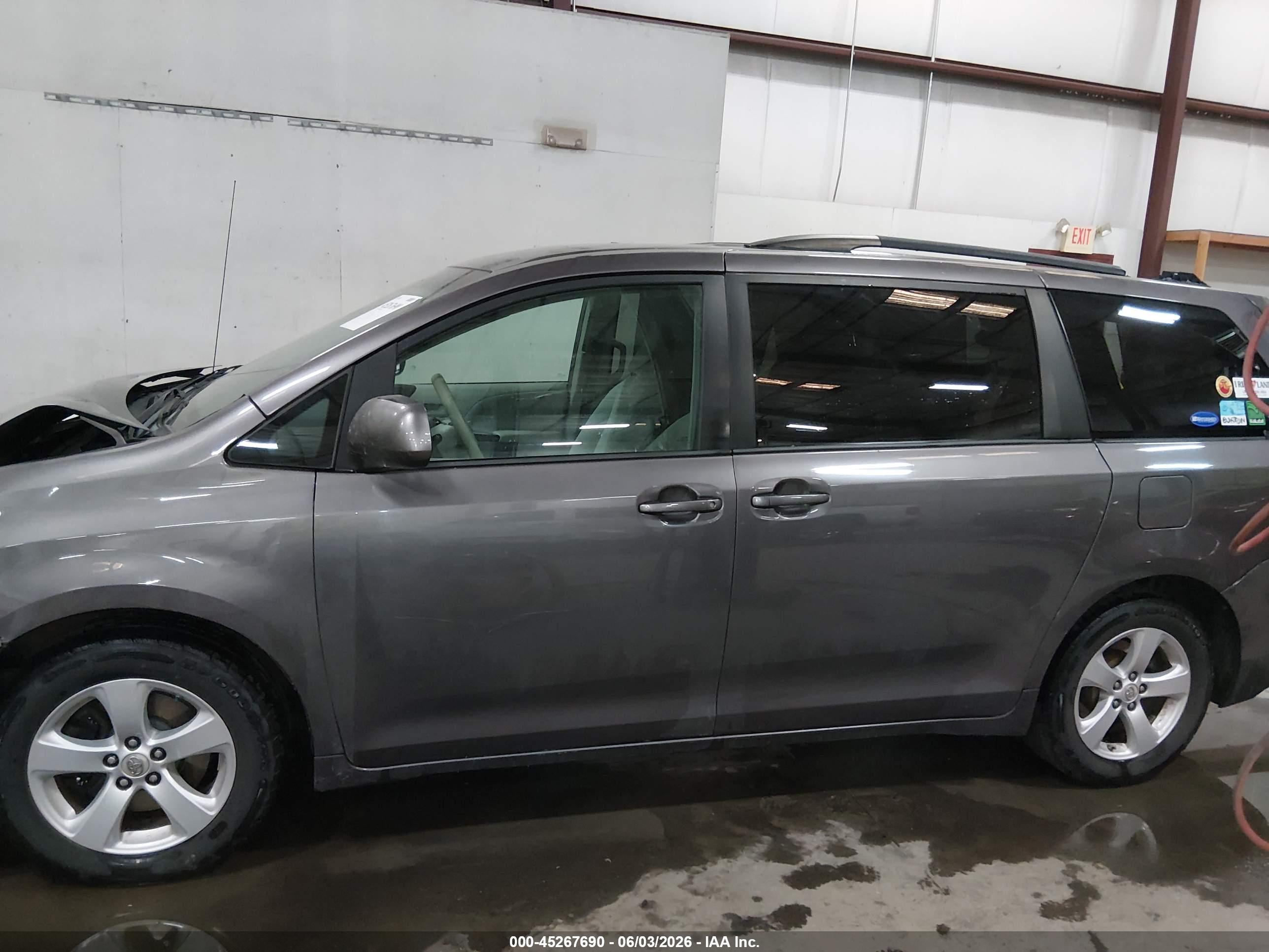 2012 TOYOTA SIENNA LE V6 8 PASSENGER