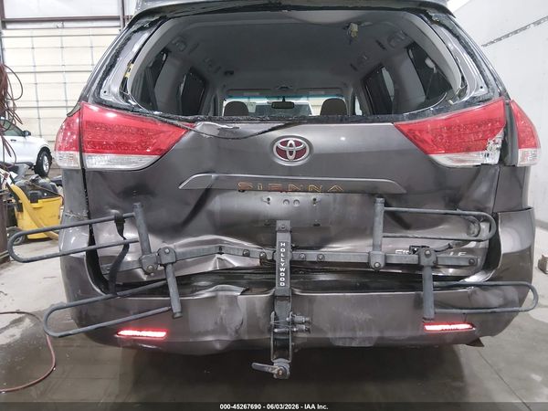 2012 TOYOTA SIENNA LE V6 8 PASSENGER