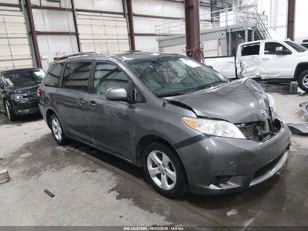 2012 TOYOTA SIENNA LE V6 8 PASSENGER