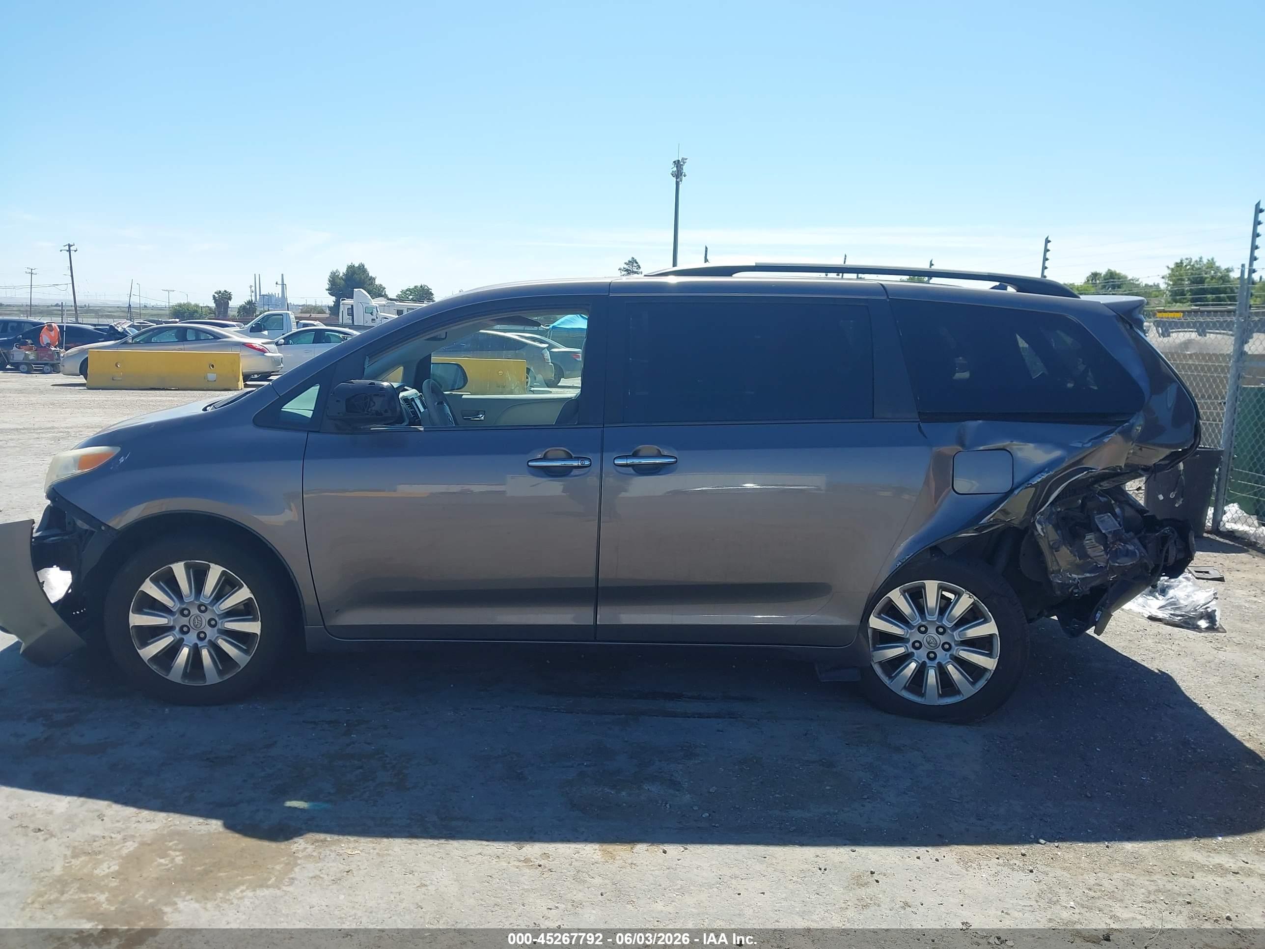 2014 TOYOTA SIENNA XLE 7 PASSENGER