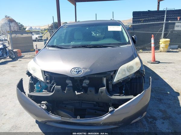 2014 TOYOTA SIENNA XLE 7 PASSENGER