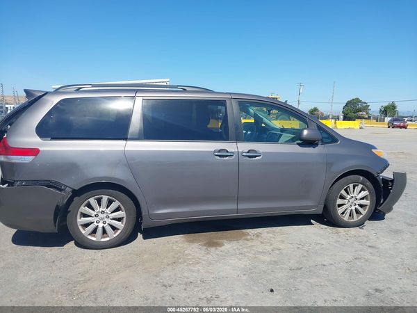 2014 TOYOTA SIENNA XLE 7 PASSENGER