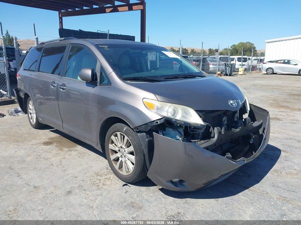 2014 TOYOTA SIENNA XLE 7 PASSENGER