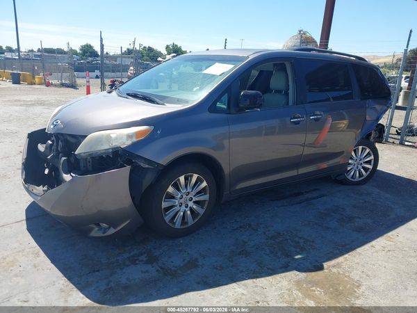 2014 TOYOTA SIENNA XLE 7 PASSENGER
