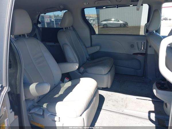 2014 TOYOTA SIENNA XLE 7 PASSENGER