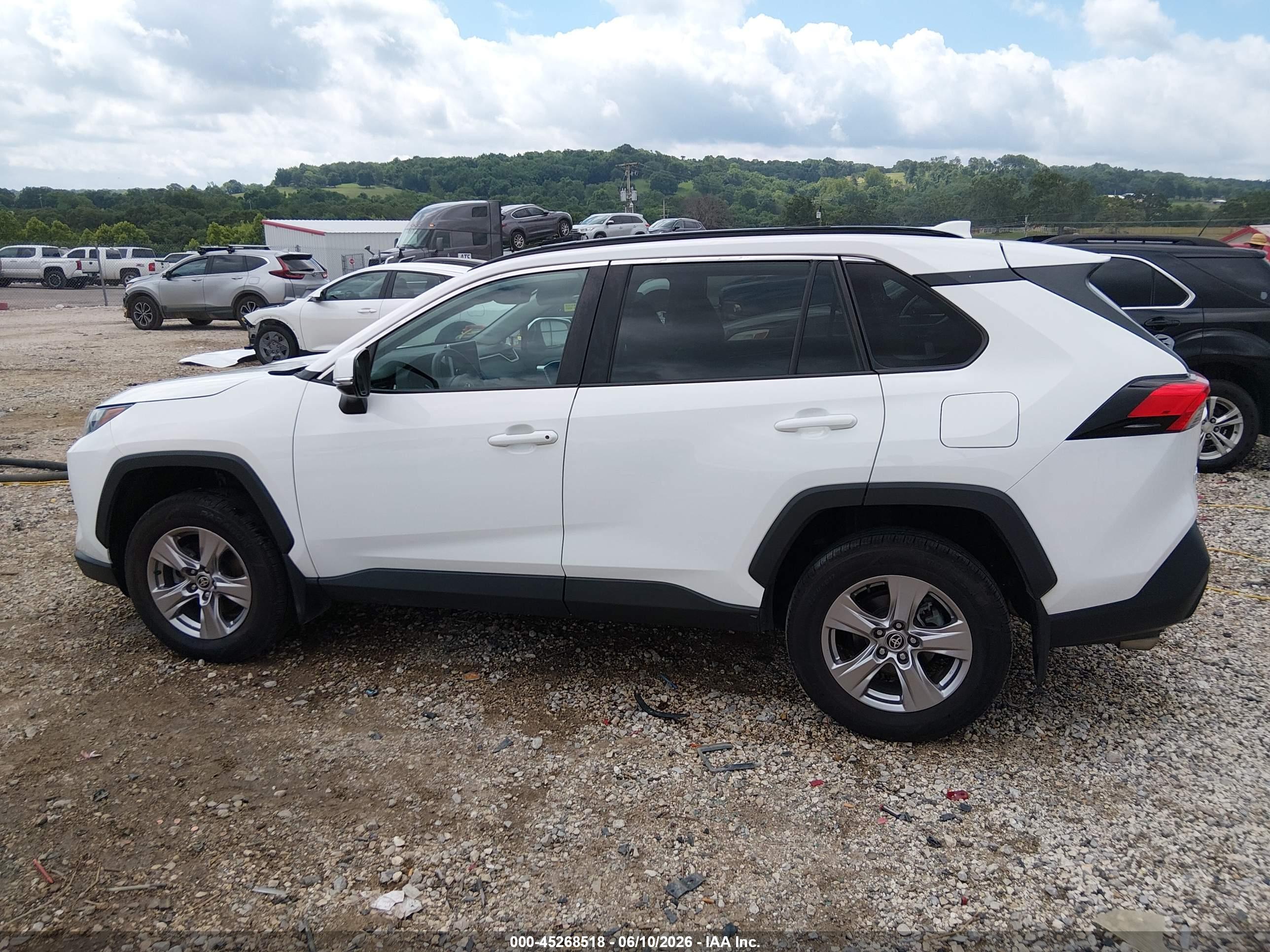 2023 TOYOTA RAV4 XLE