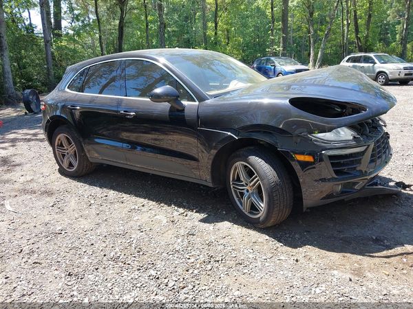 2015 PORSCHE MACAN S
