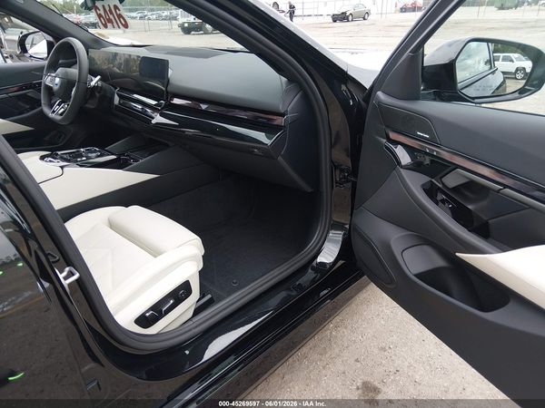 2026 BMW 550E XDRIVE