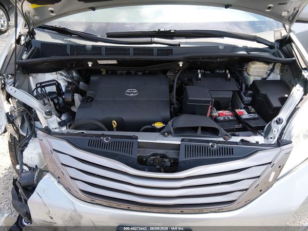 2015 TOYOTA SIENNA XLE 8 PASSENGER