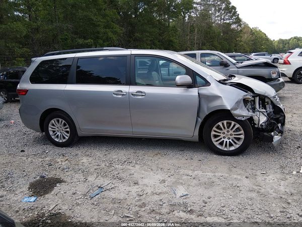 2015 TOYOTA SIENNA XLE 8 PASSENGER