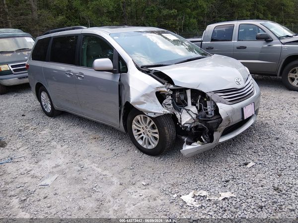 2015 TOYOTA SIENNA XLE 8 PASSENGER