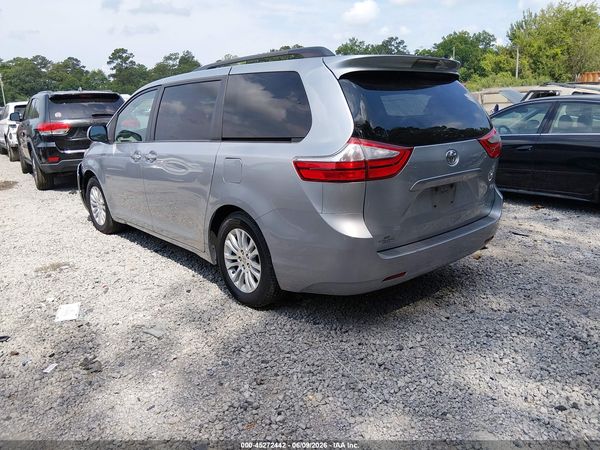 2015 TOYOTA SIENNA XLE 8 PASSENGER