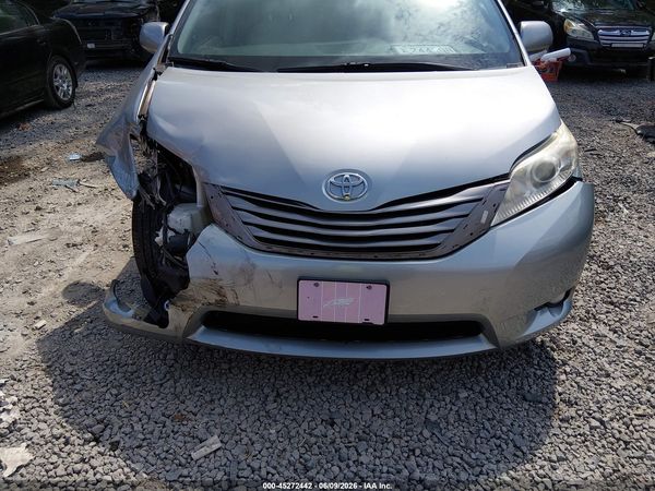 2015 TOYOTA SIENNA XLE 8 PASSENGER