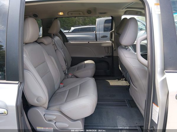 2015 TOYOTA SIENNA XLE 8 PASSENGER