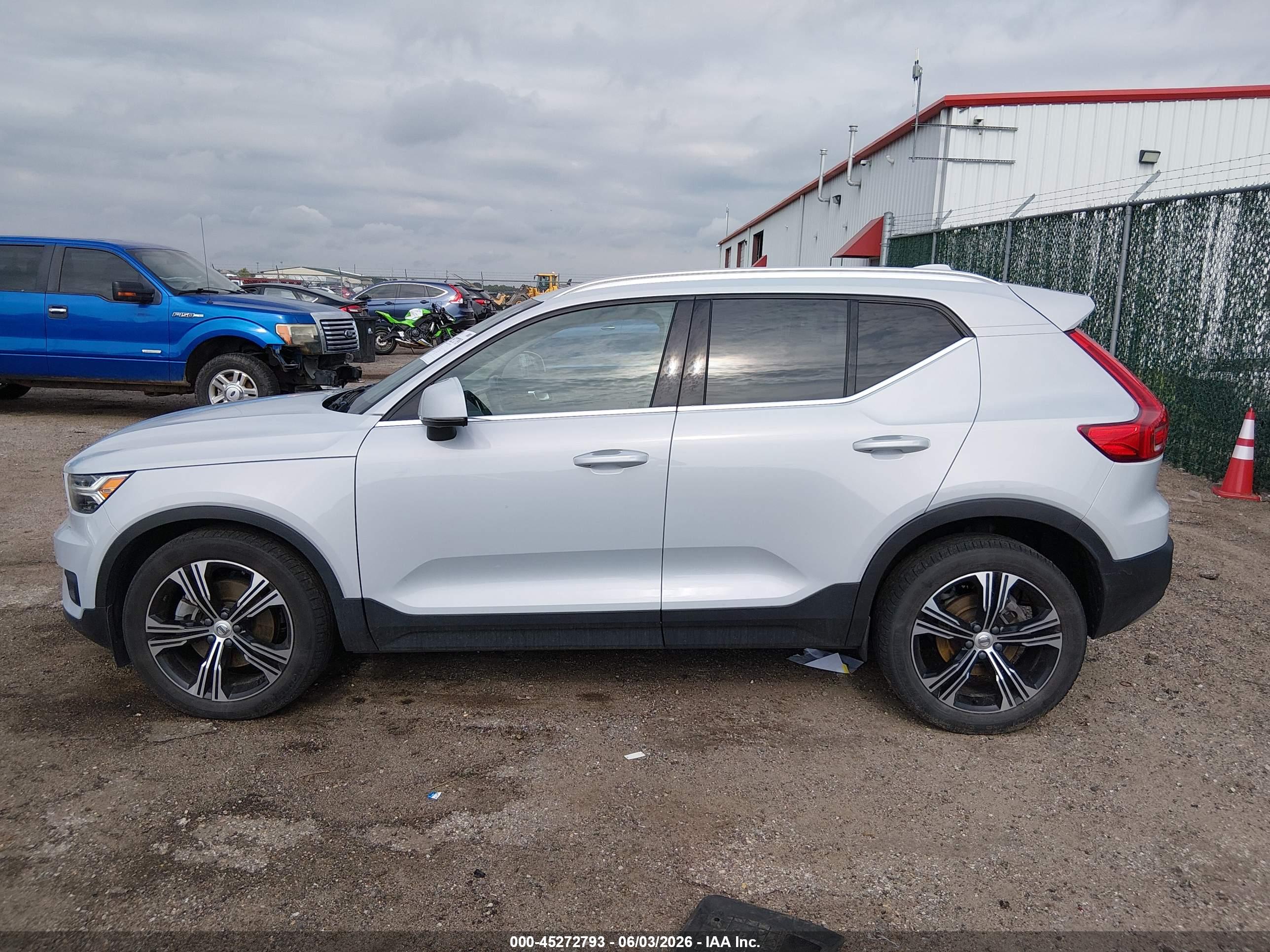 2021 VOLVO XC40 T5 INSCRIPTION