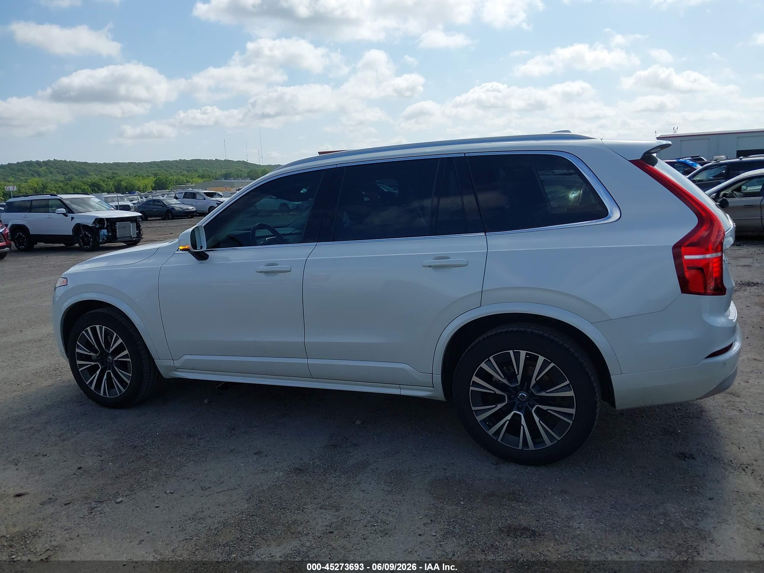 2022 VOLVO XC90 T5 MOMENTUM 7 PASSENGER