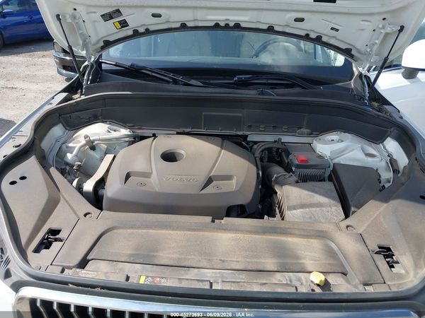 2022 VOLVO XC90 T5 MOMENTUM 7 PASSENGER