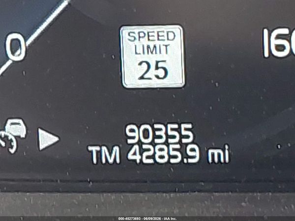 2022 VOLVO XC90 T5 MOMENTUM 7 PASSENGER