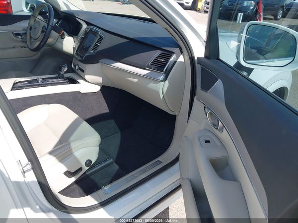 2022 VOLVO XC90 T5 MOMENTUM 7 PASSENGER